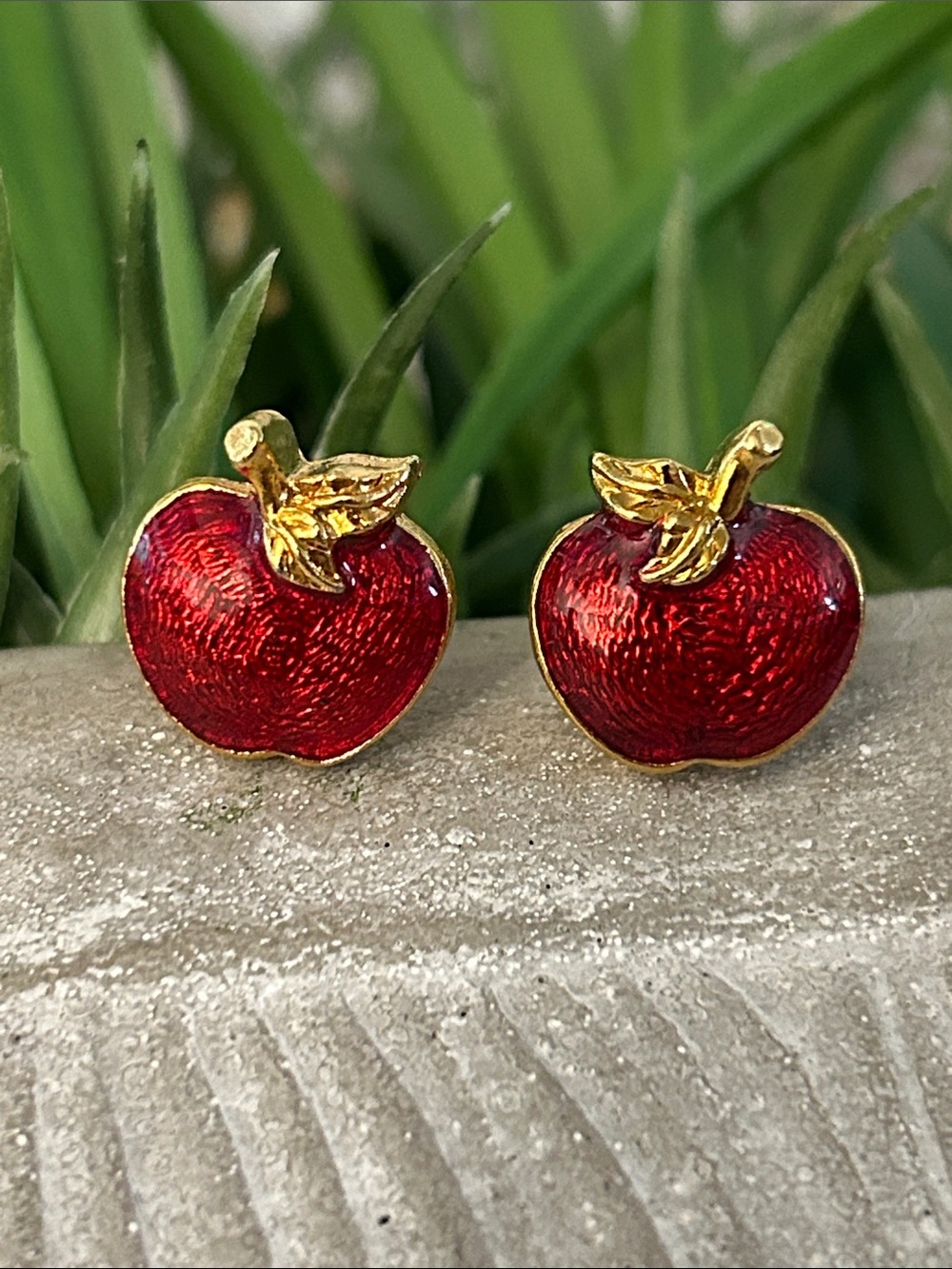 Avon Gold Tone Red Apple Enamel Stud Earrings Apple harvest 1990s